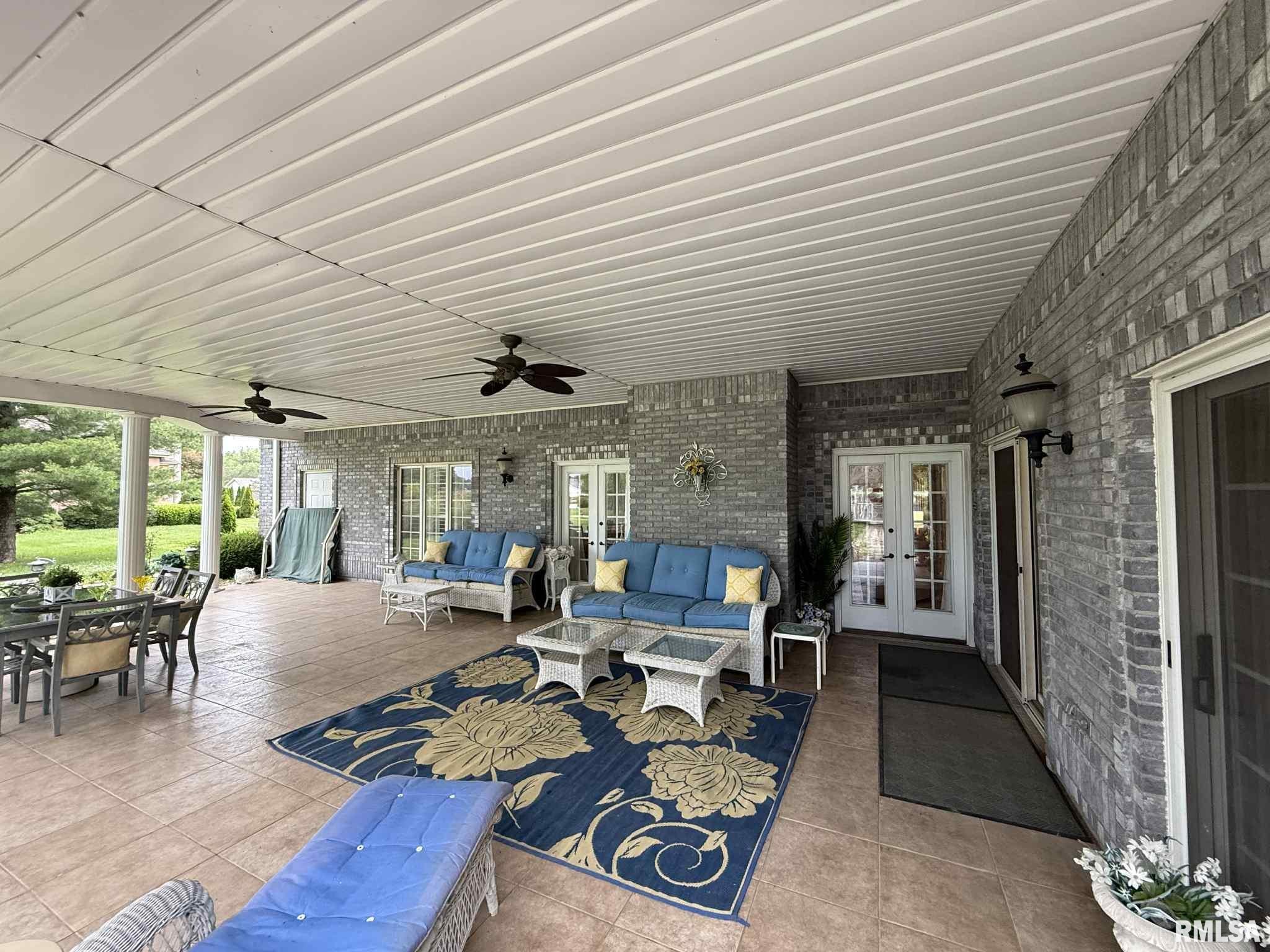 608 N Saluki Drive, Marion, Illinois image 2