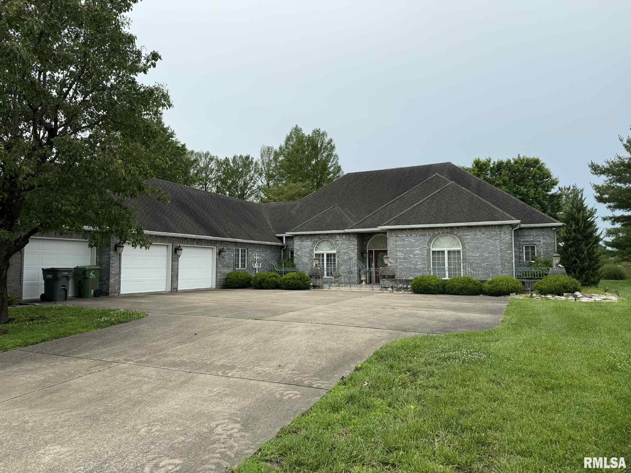 608 N Saluki Drive, Marion, Illinois image 1