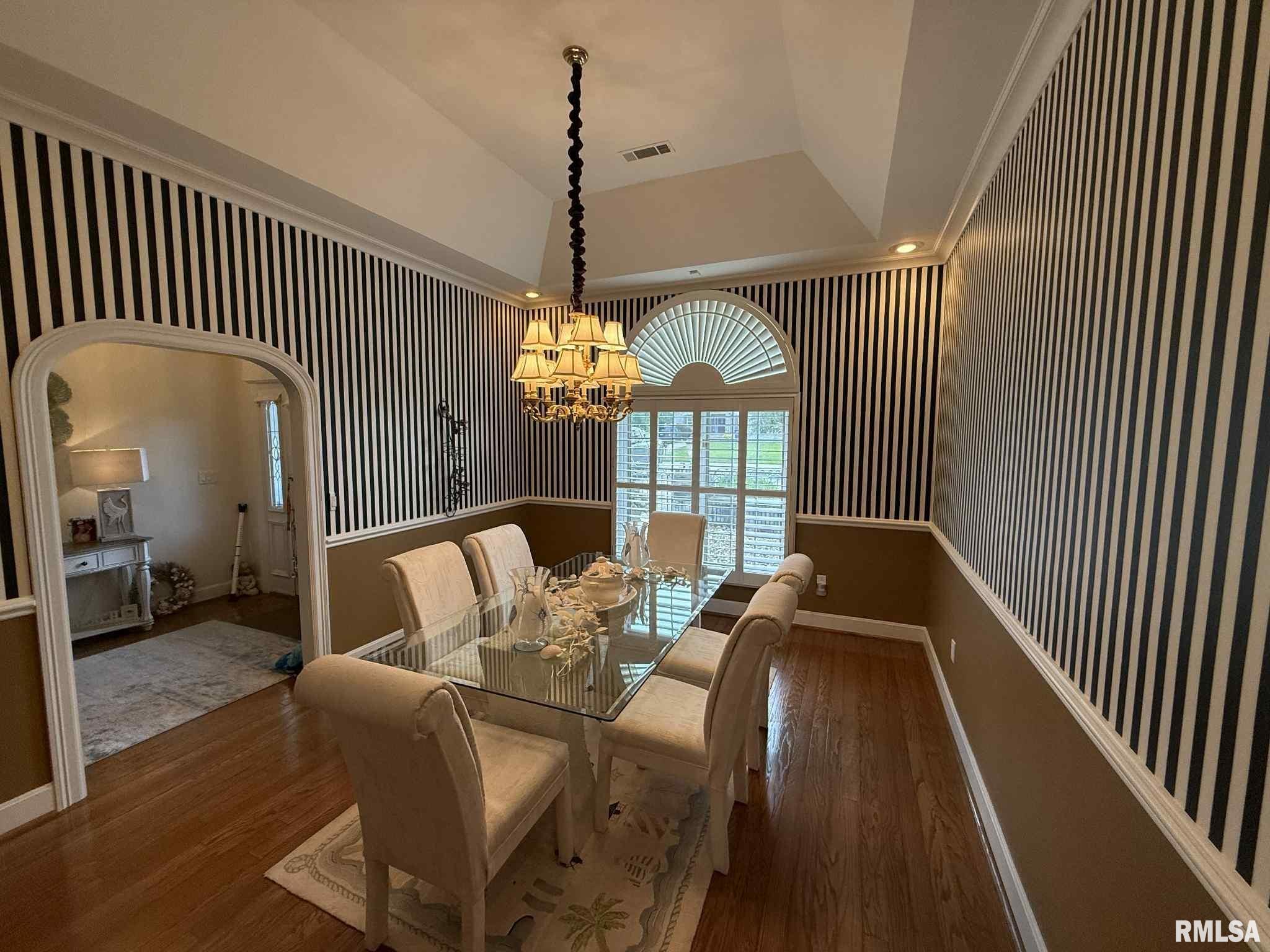 608 N Saluki Drive, Marion, Illinois image 8