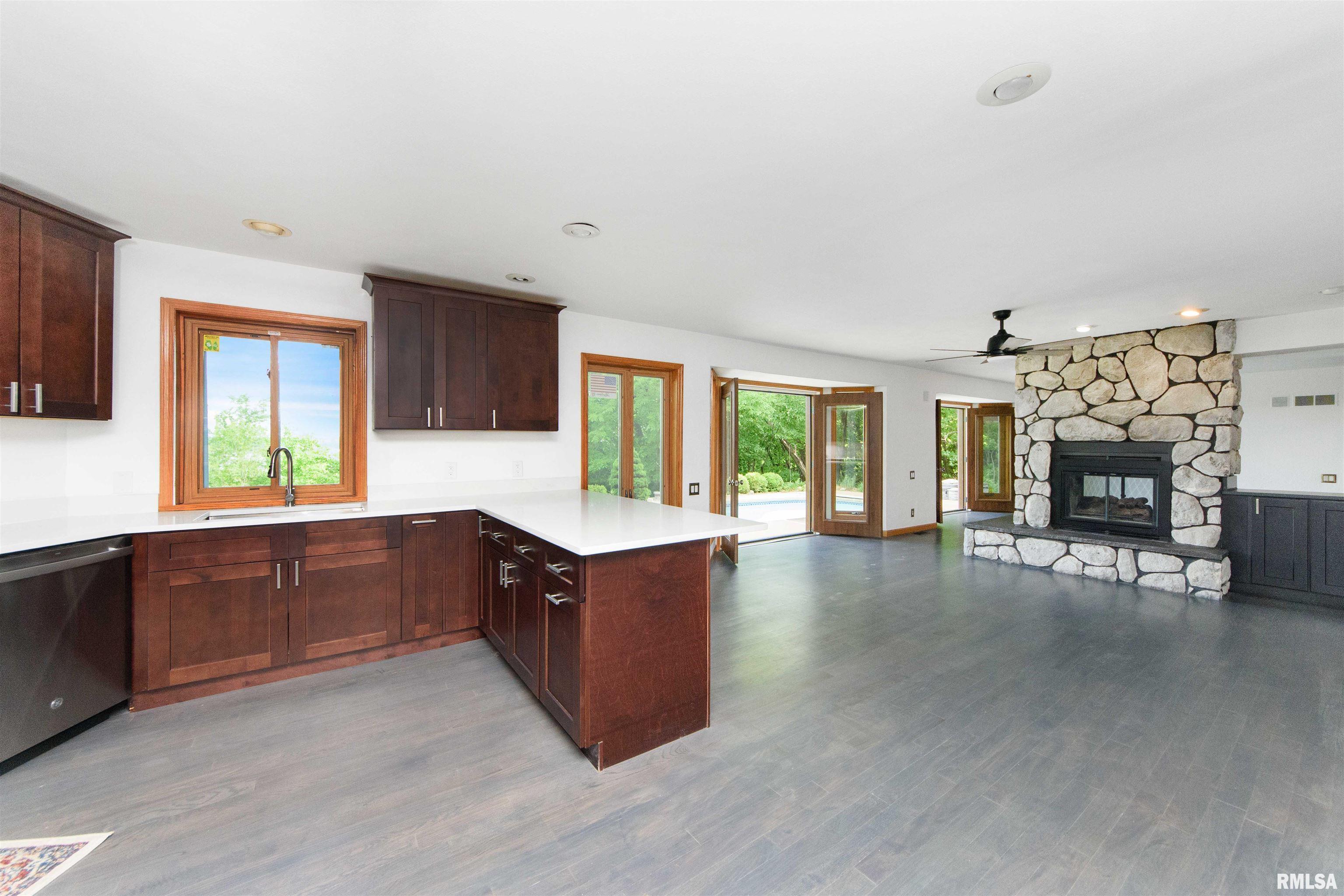 1045 Fondulac Drive, East Peoria, Illinois image 9
