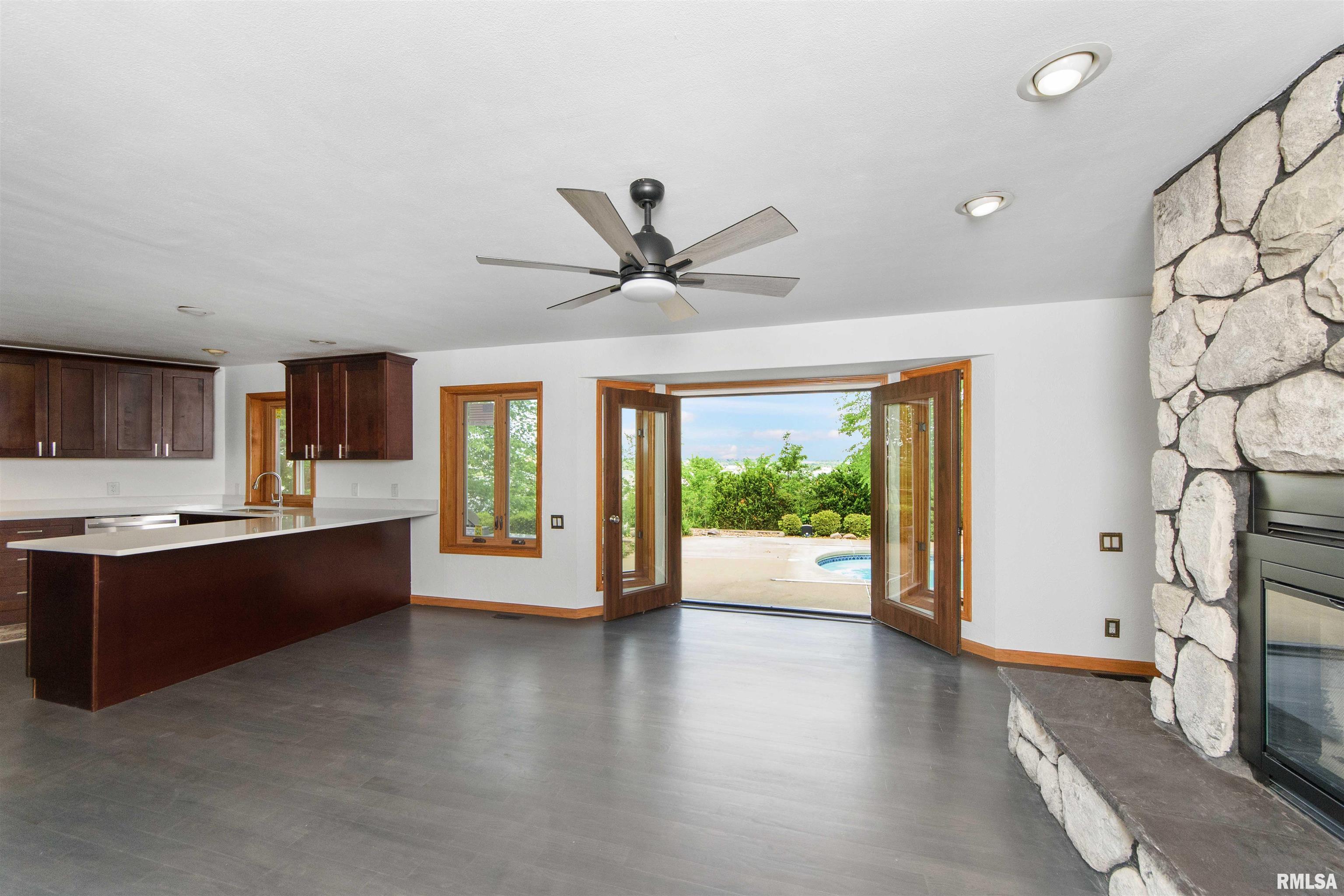 1045 Fondulac Drive, East Peoria, Illinois image 14
