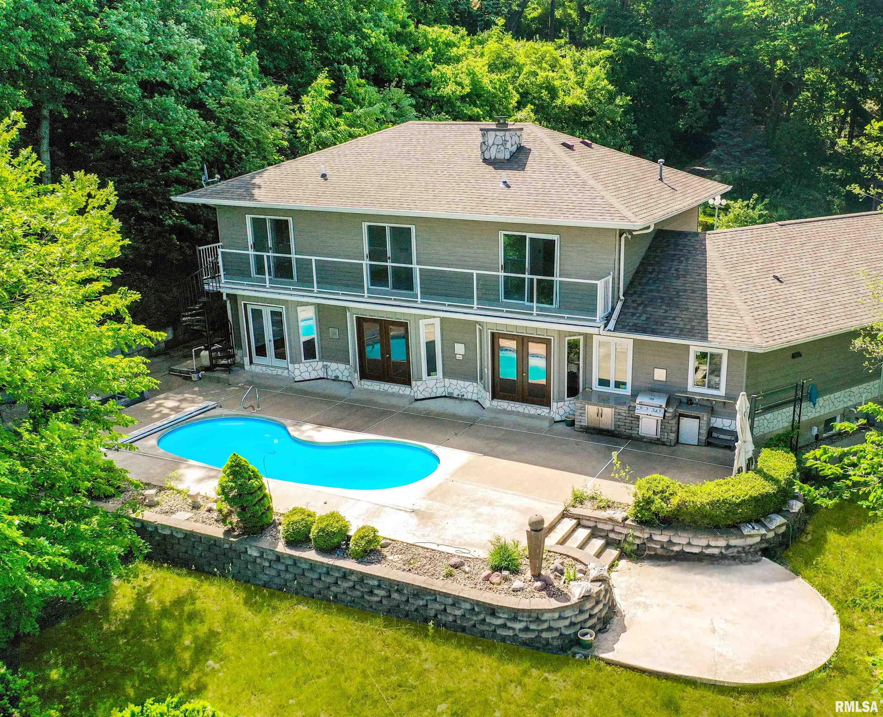 1045 Fondulac Drive, East Peoria, Illinois image 2