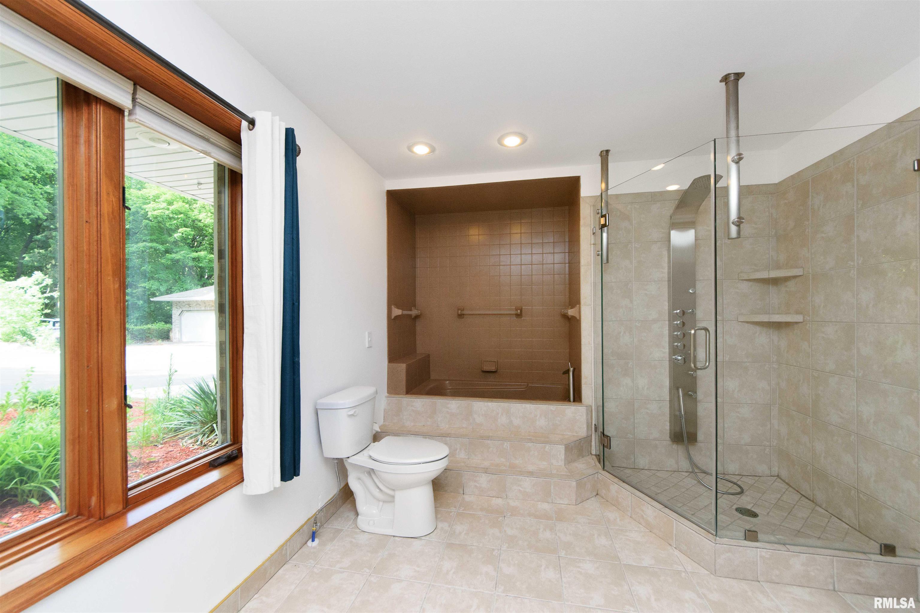1045 Fondulac Drive, East Peoria, Illinois image 25
