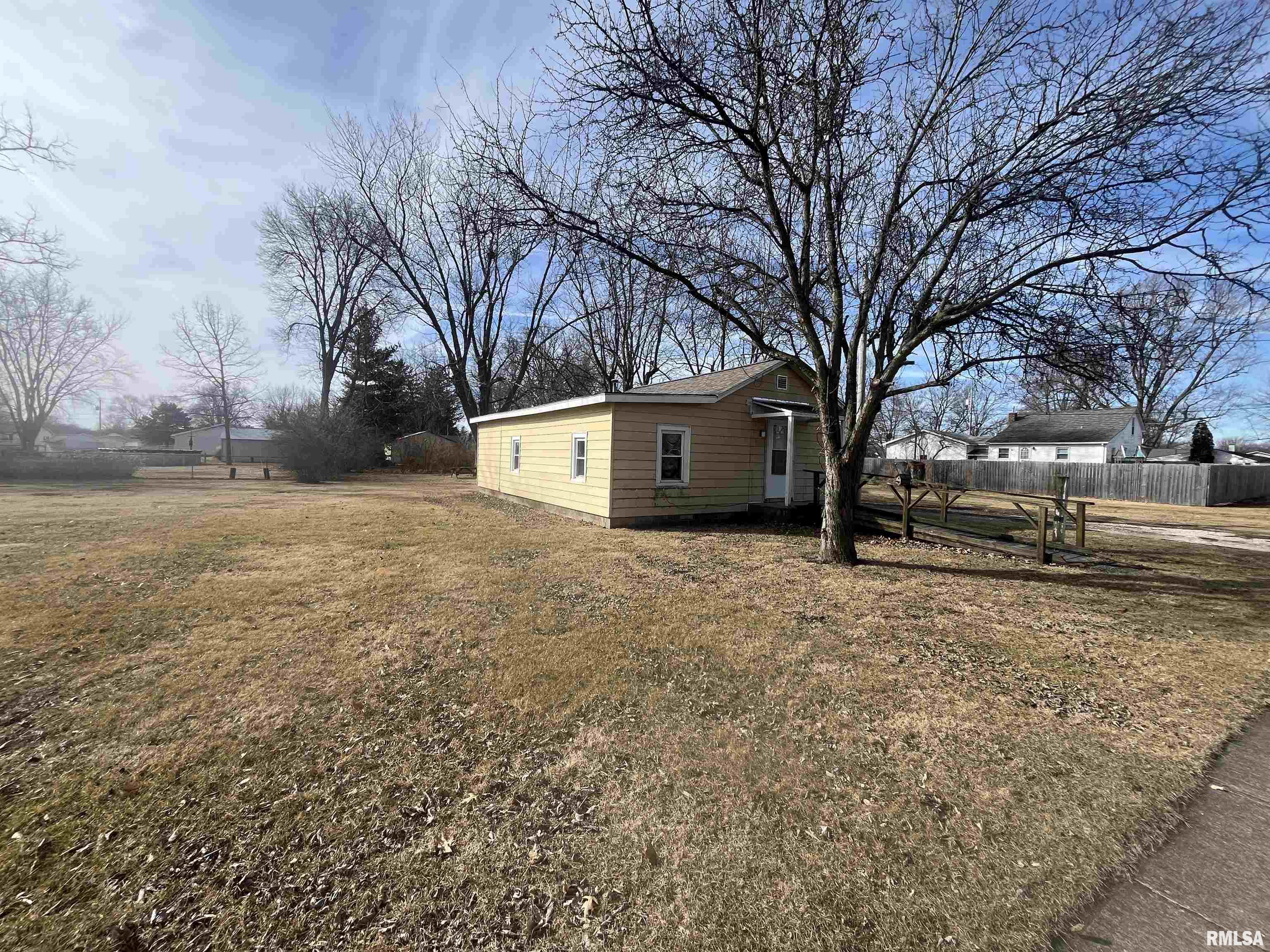 220 E Willard Street, Wataga, Illinois image 2