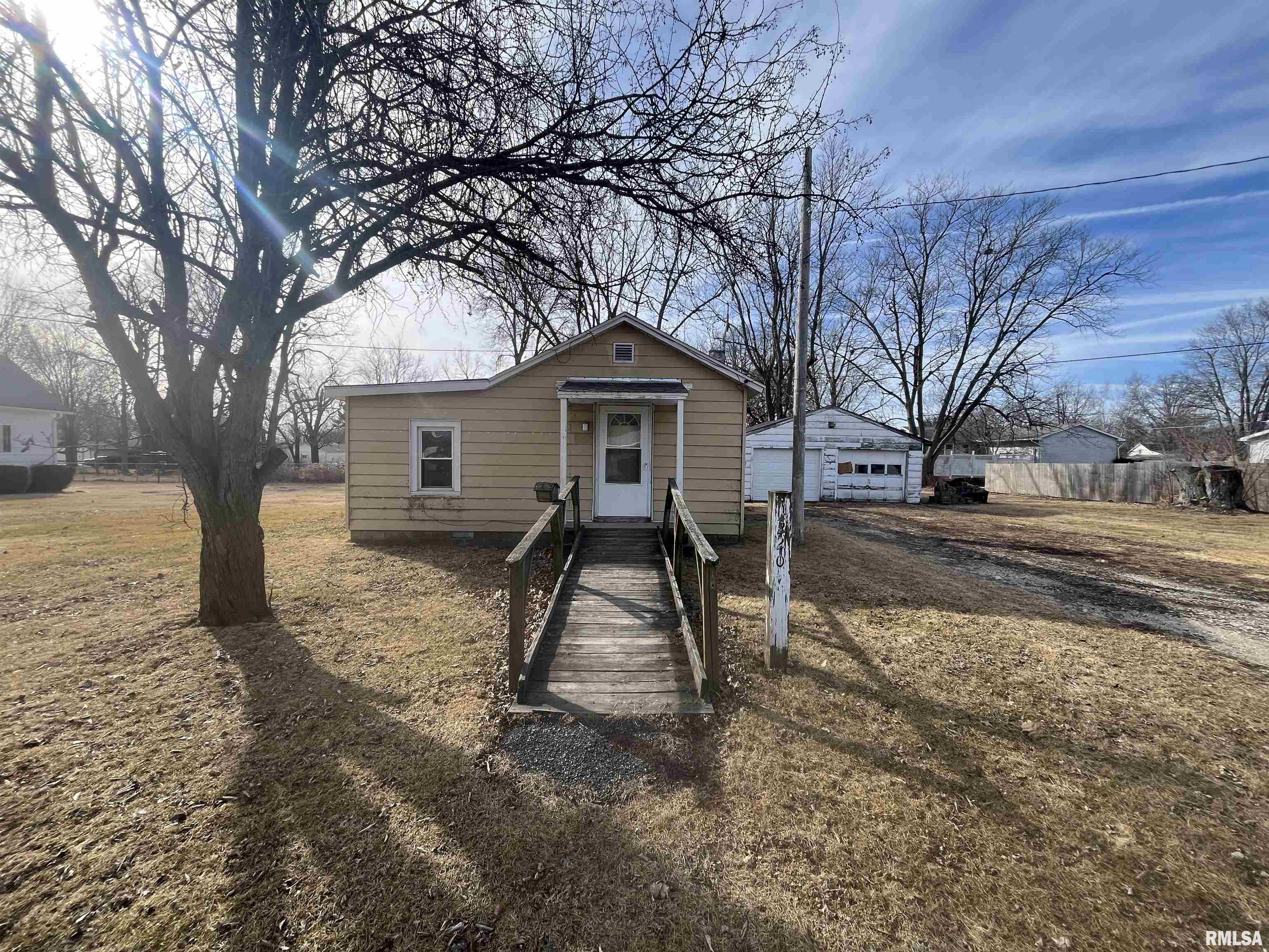 220 E Willard Street, Wataga, Illinois image 1