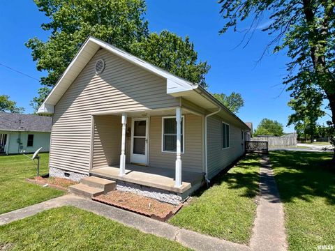 Homes For Sale - 106 E Finucane Street<br/> Marion, IL 62959