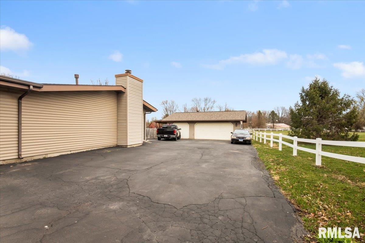 11910 Bubbling Well Road, Glenarm, Illinois image 25