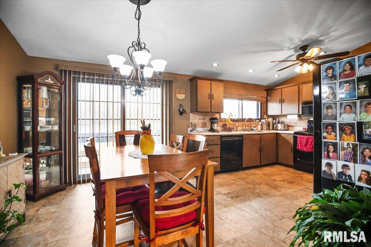 11910 Bubbling Well Road, Glenarm, Illinois image 11