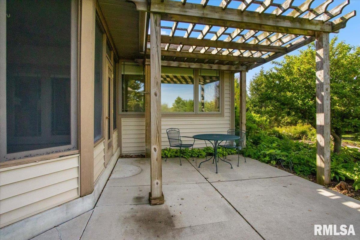 2297 Deer Ridge Court, Carlock, Illinois image 8