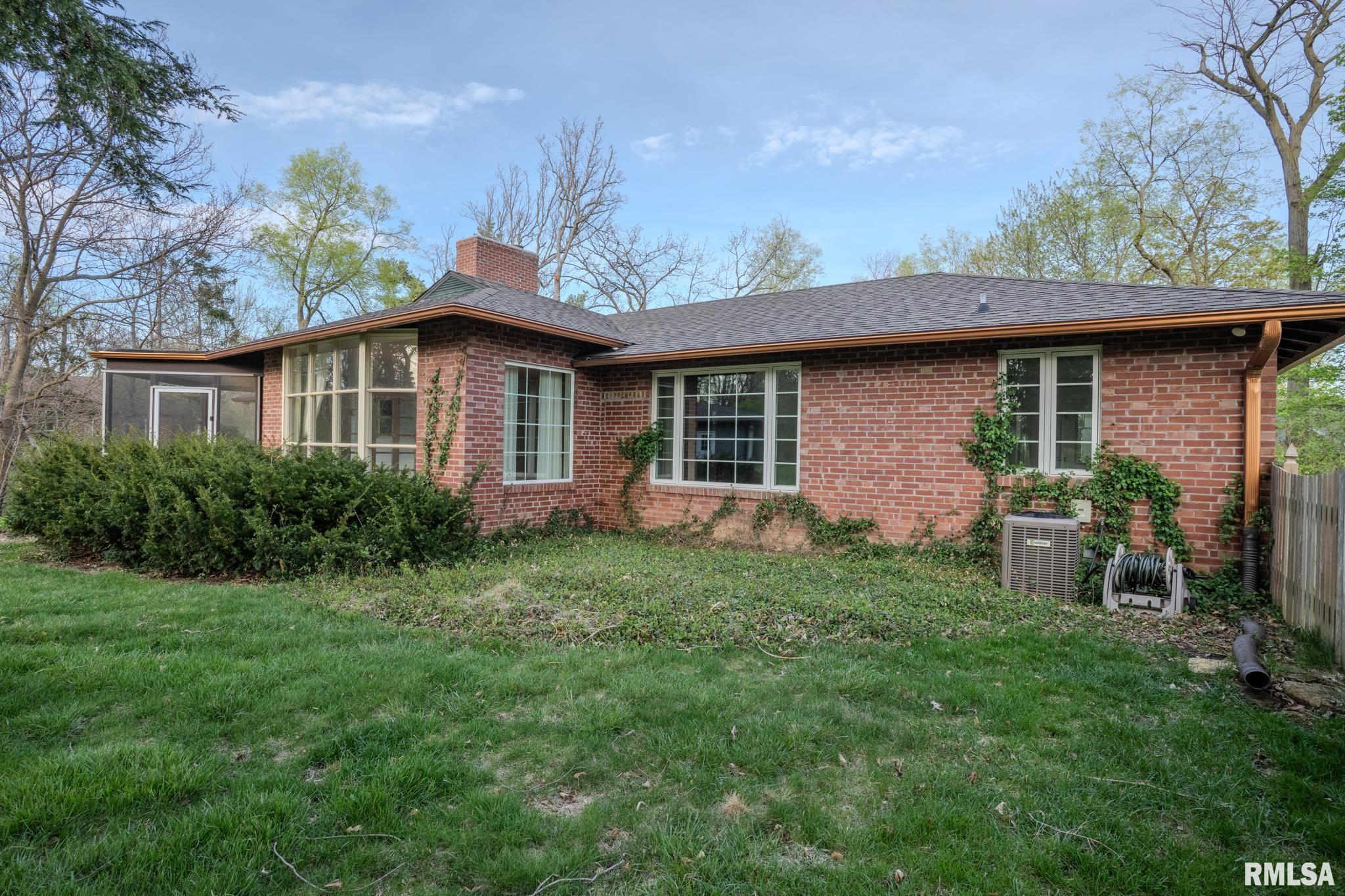 1025 Crescent Drive, Clinton, Iowa image 6