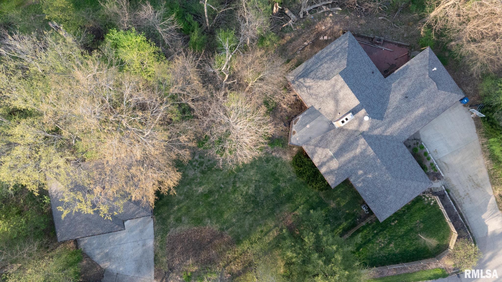1025 Crescent Drive, Clinton, Iowa image 9