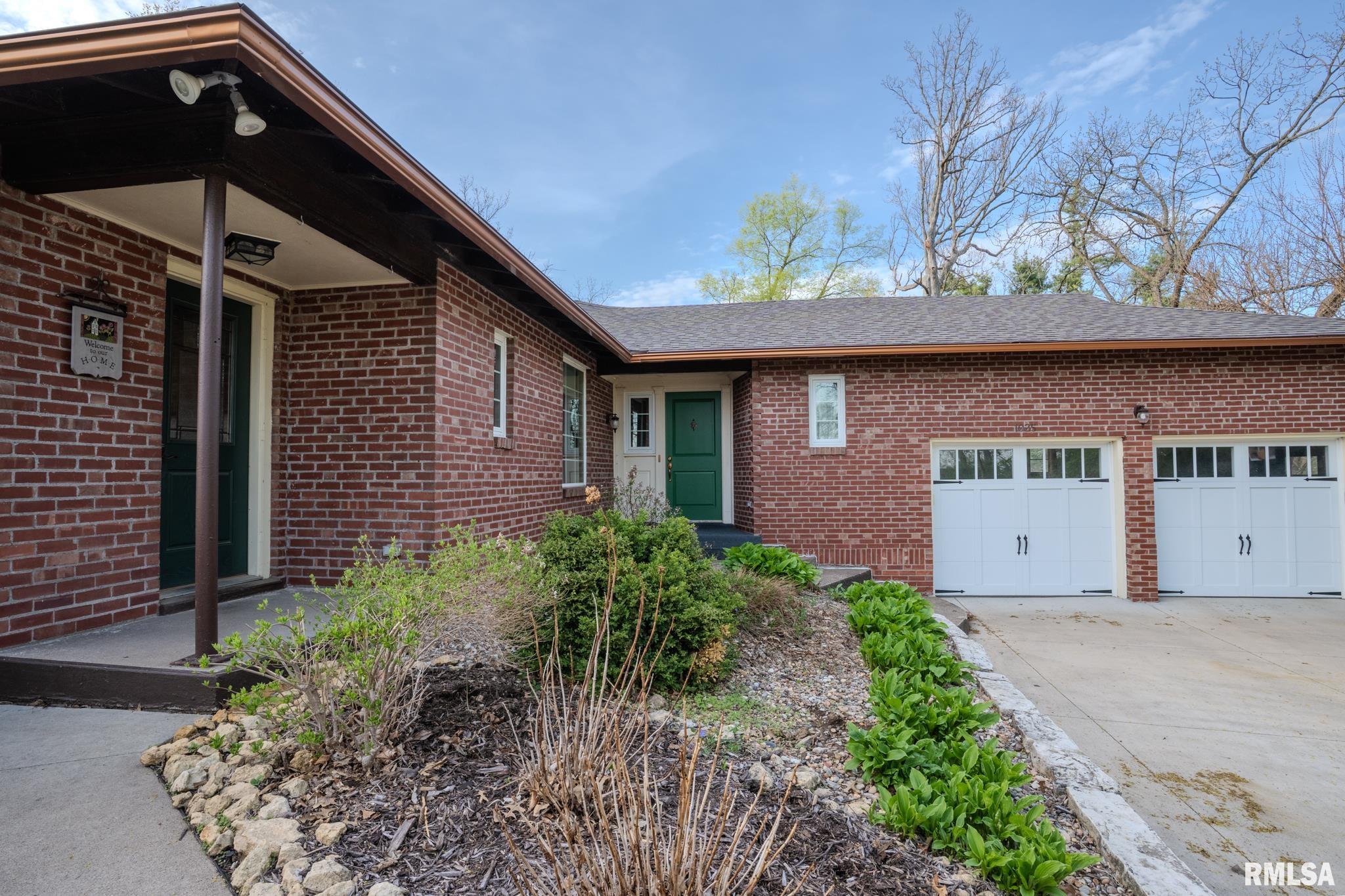 1025 Crescent Drive, Clinton, Iowa image 3