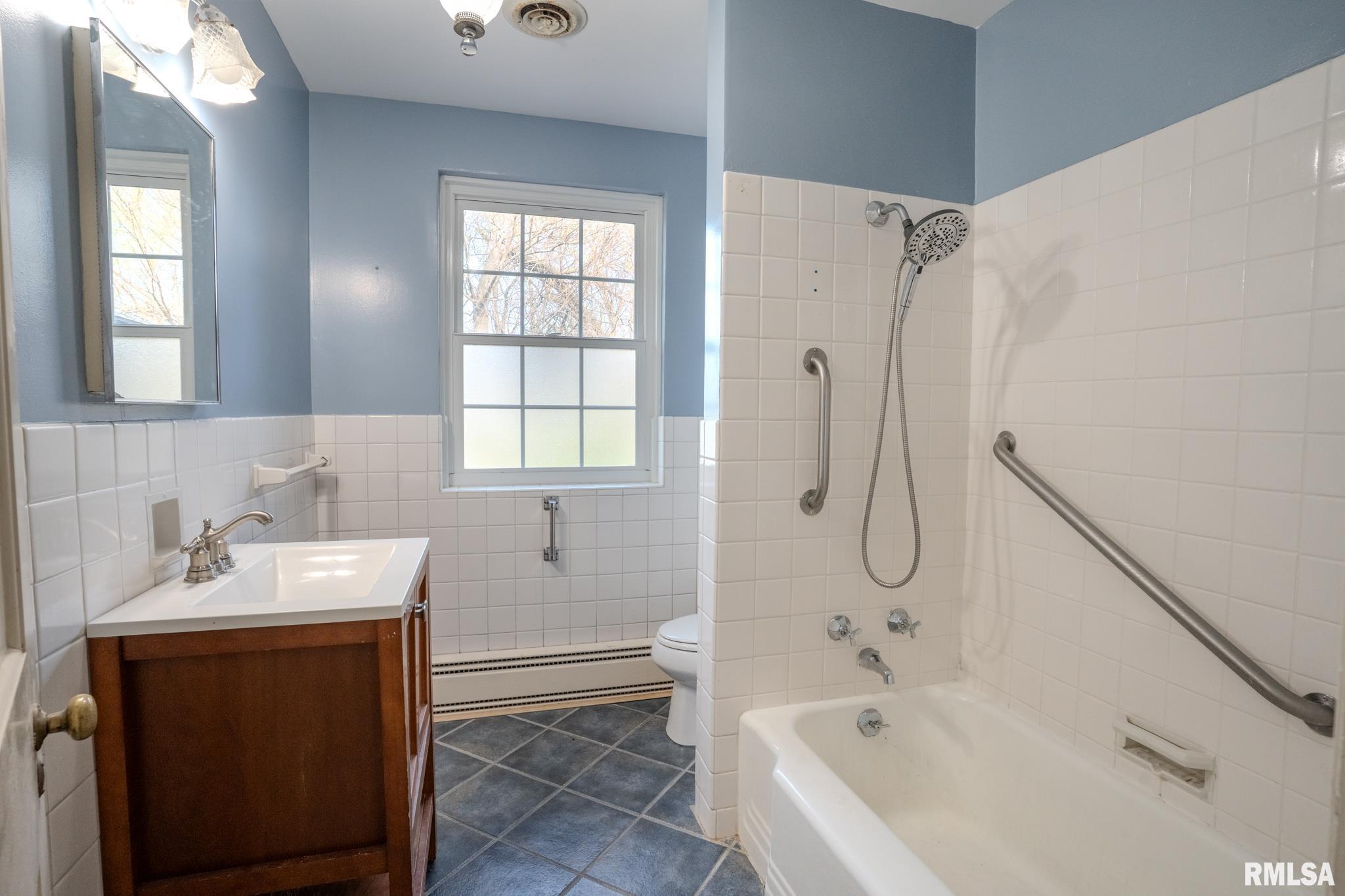1025 Crescent Drive, Clinton, Iowa image 30