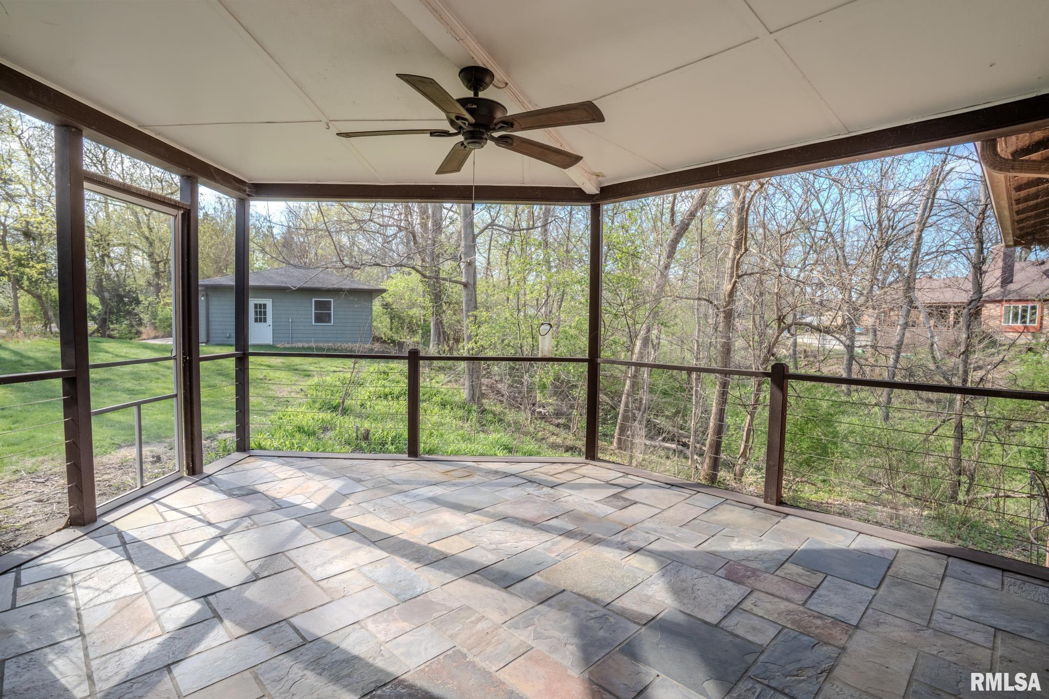 1025 Crescent Drive, Clinton, Iowa image 24