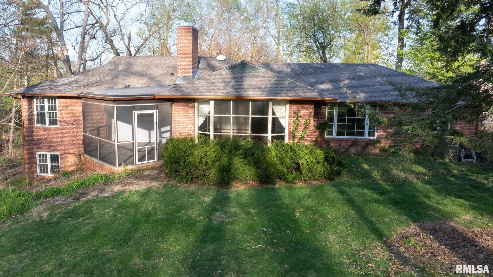 1025 Crescent Drive, Clinton, Iowa image 7