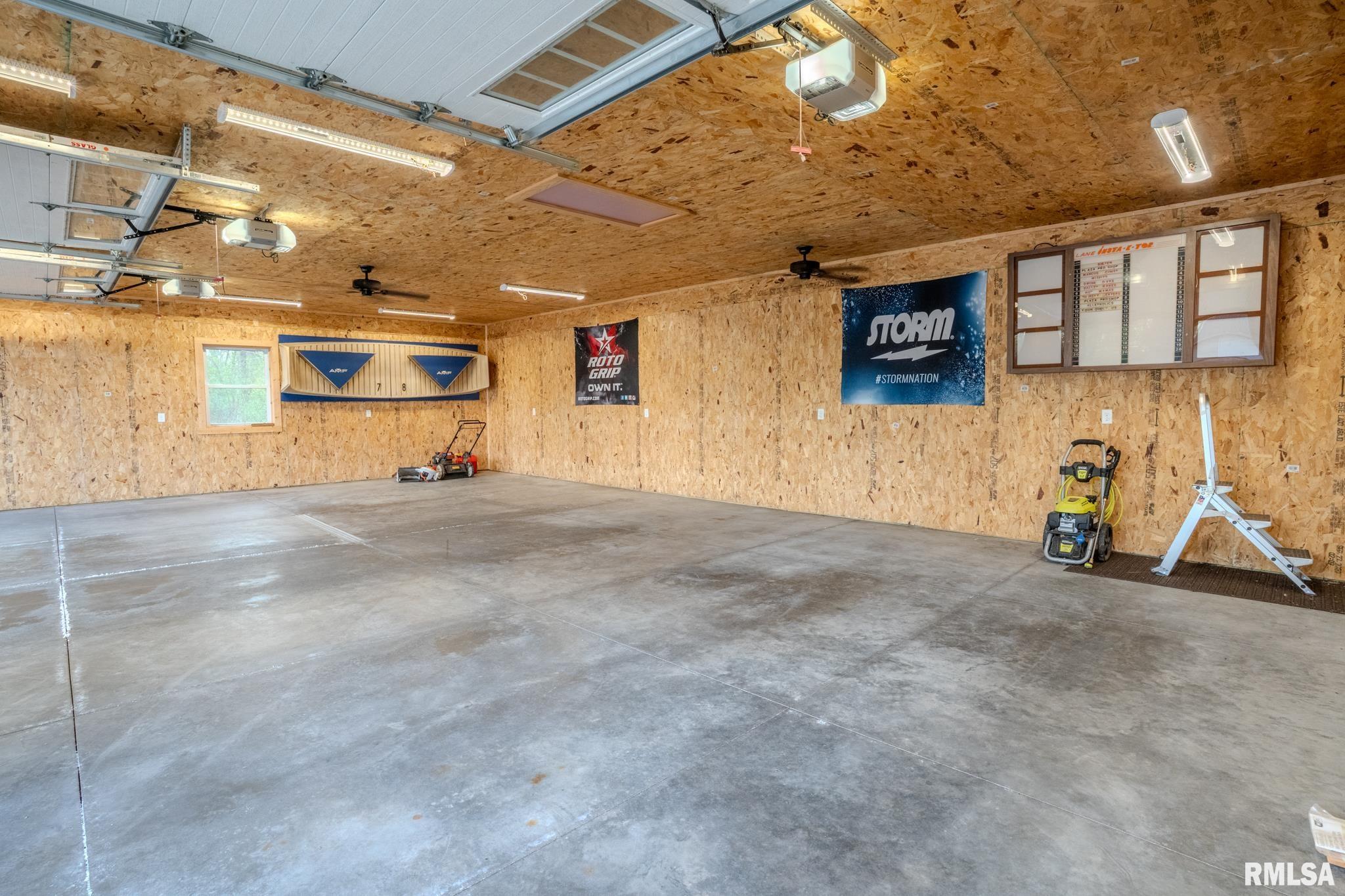 1025 Crescent Drive, Clinton, Iowa image 15