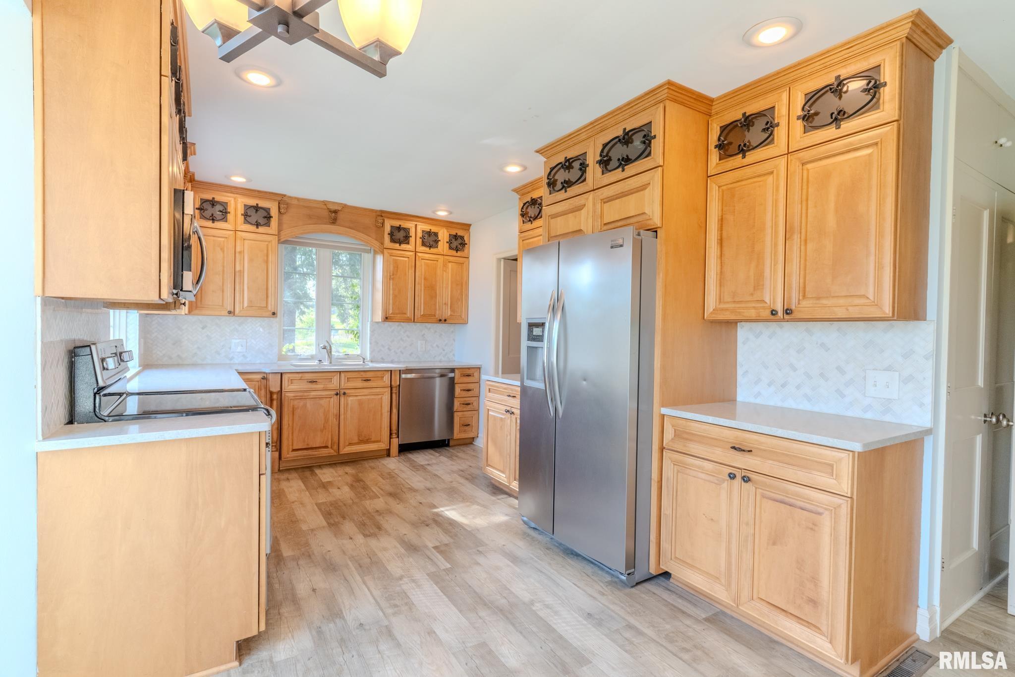 1025 Crescent Drive, Clinton, Iowa image 18
