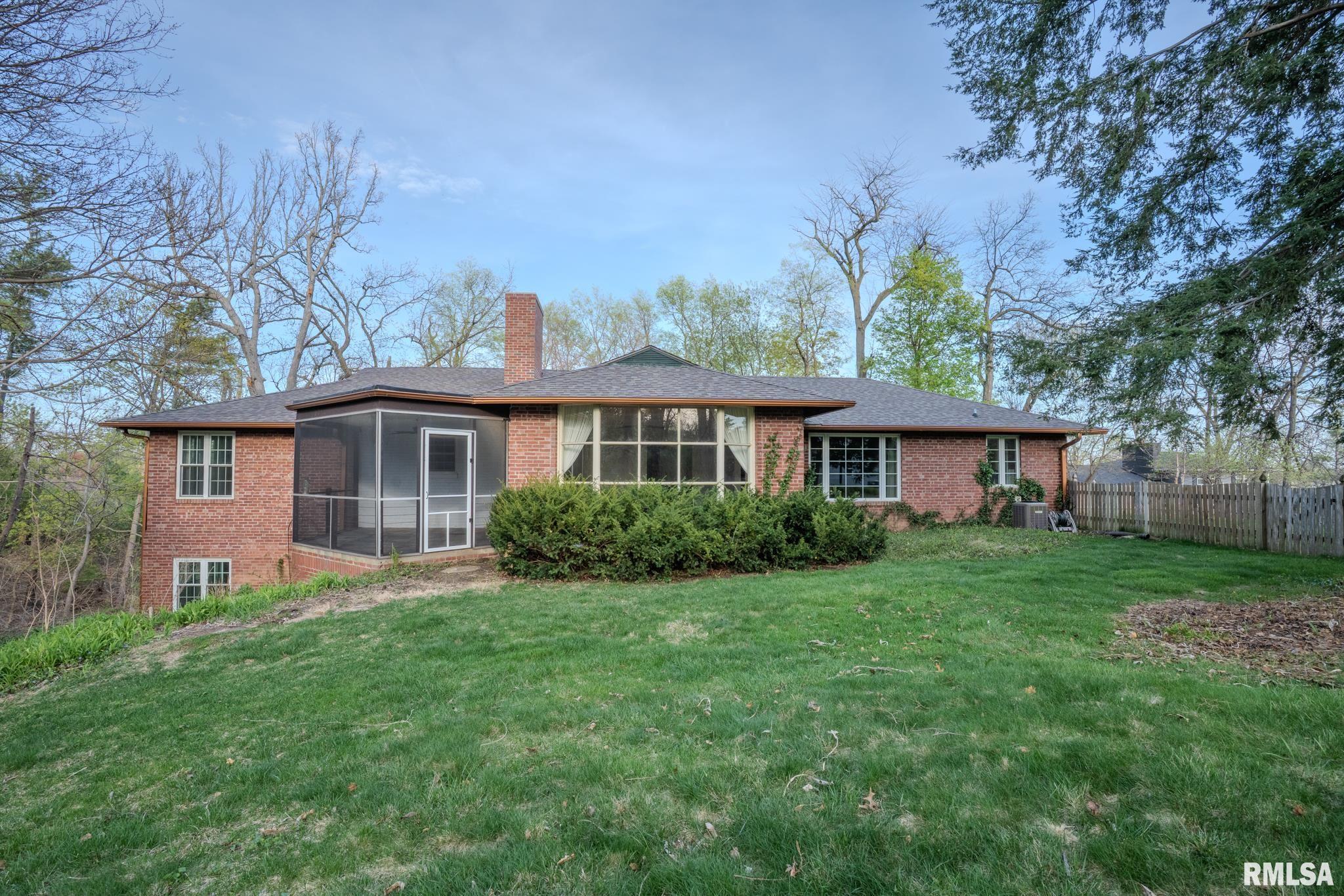 1025 Crescent Drive, Clinton, Iowa image 5