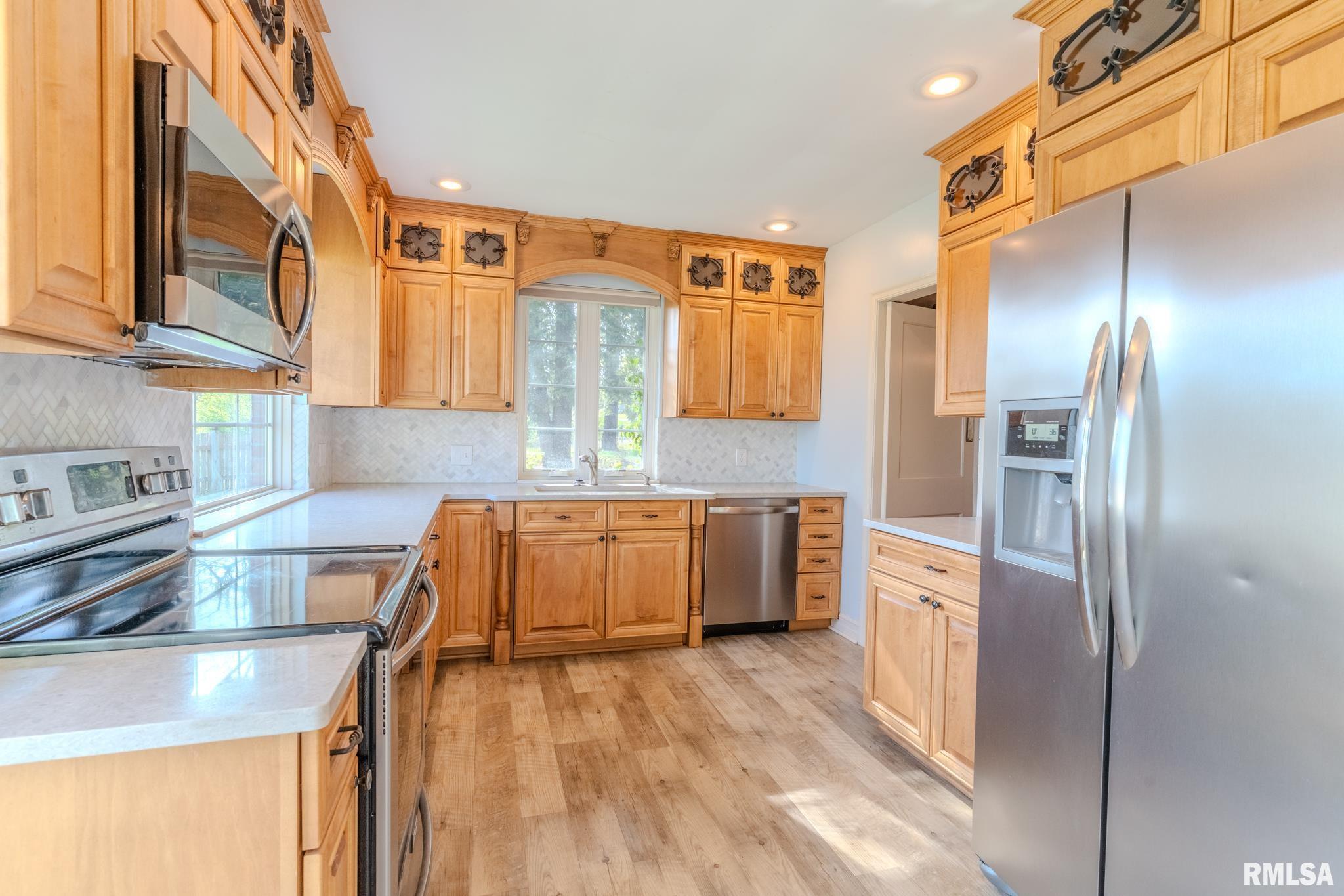 1025 Crescent Drive, Clinton, Iowa image 16