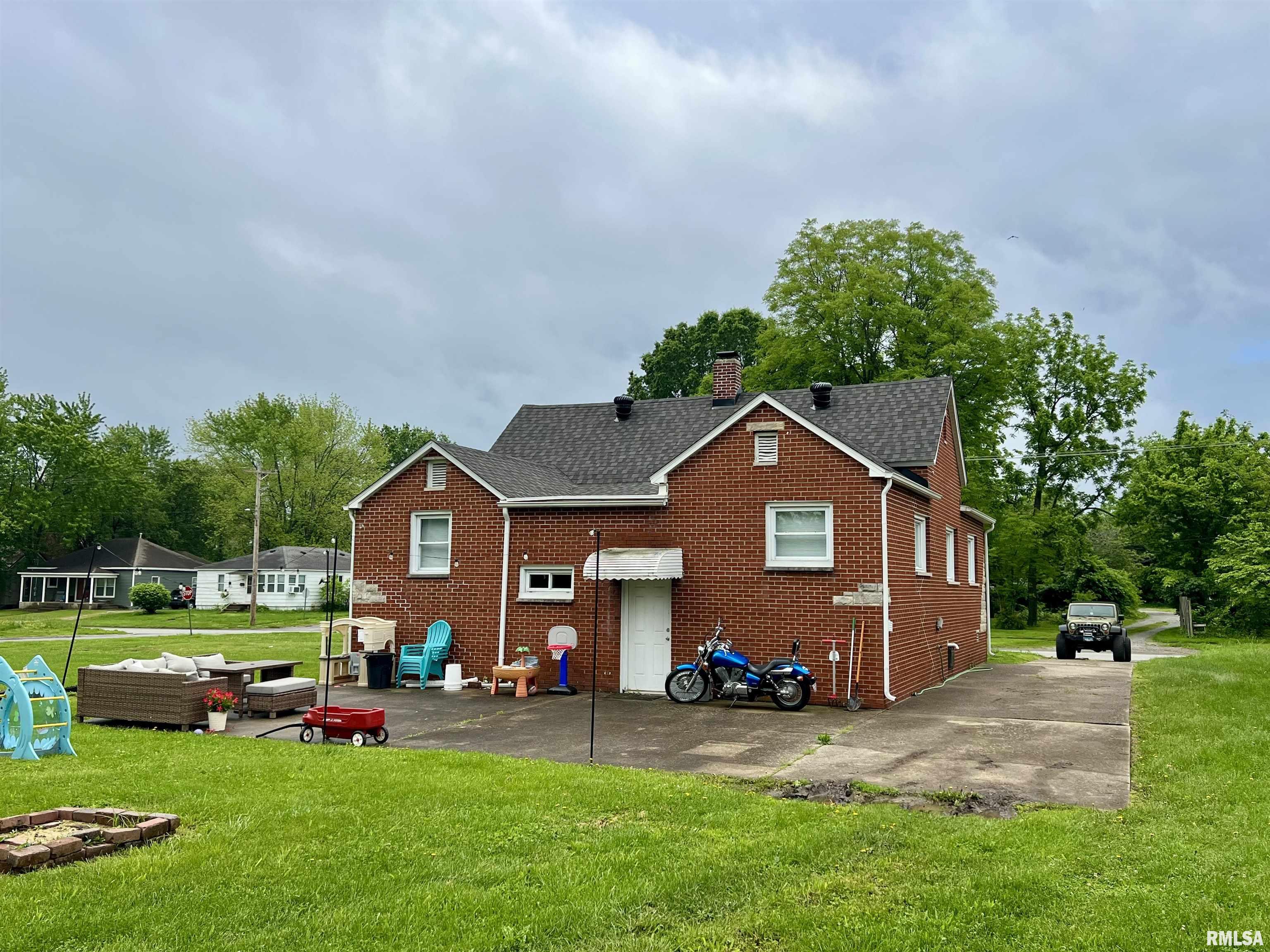 405 E Saint Louis Street, West Frankfort, Illinois image 4