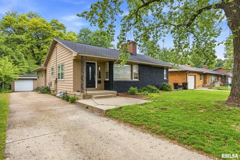 Photo of 3221 N TWELVE OAKS Drive, Peoria, IL 61604 (MLS # PA1266111)