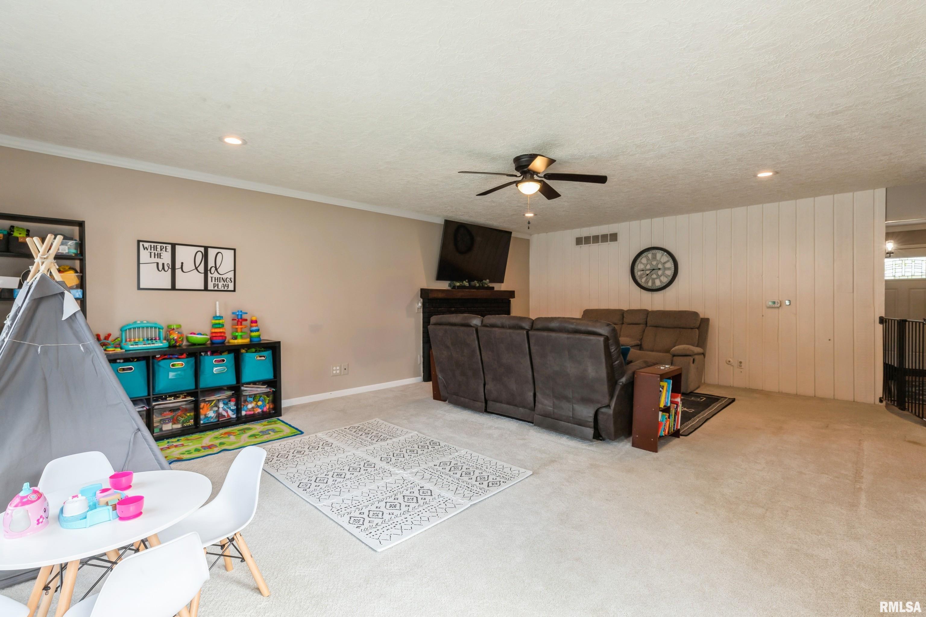 1220 Pine Hill Road, Bettendorf, Iowa image 20