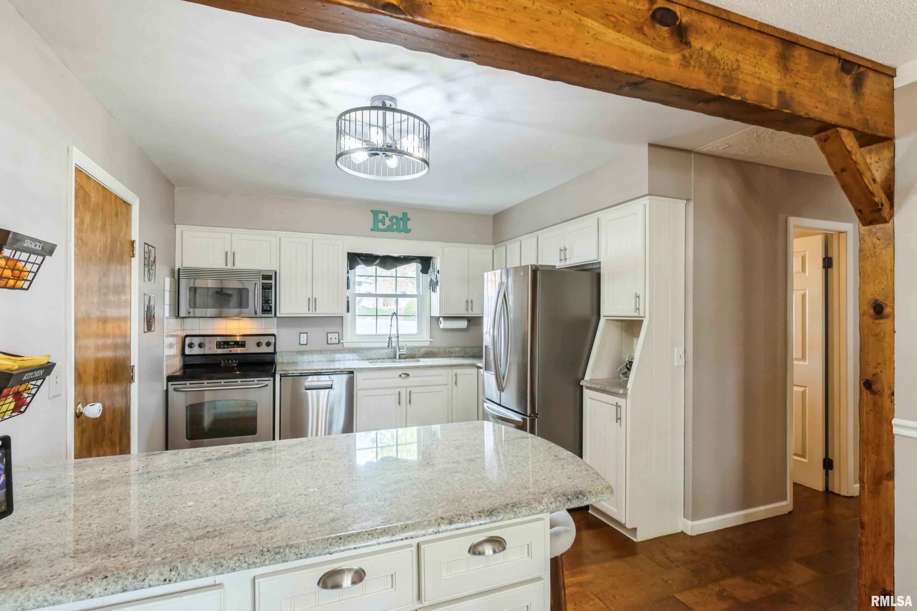 1220 Pine Hill Road, Bettendorf, Iowa image 24