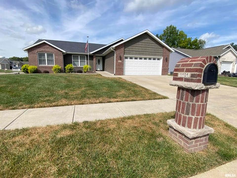 Homes For Sale - 1101 Jesse Scott Drive<br/> Riverton, IL 62561
