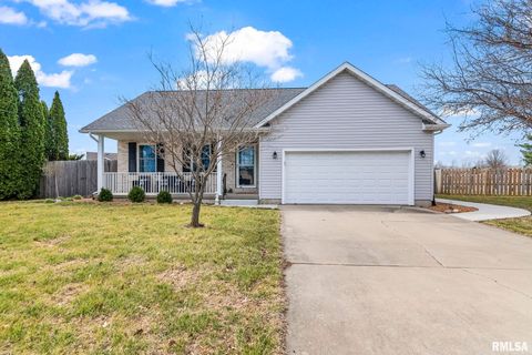 Homes For Sale - 405 Fox Glove Crest<br/> Chatham, IL 62629