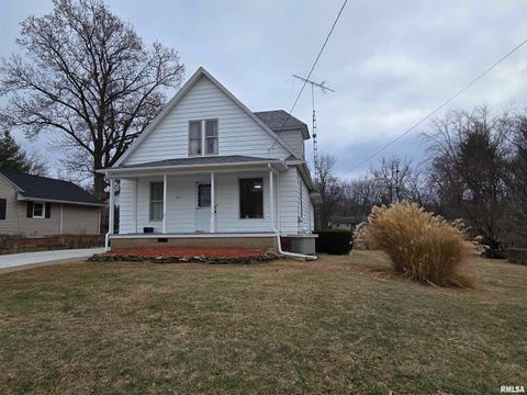 Homes For Sale - 301 E Summit Street<br/> Macomb, IL 61455