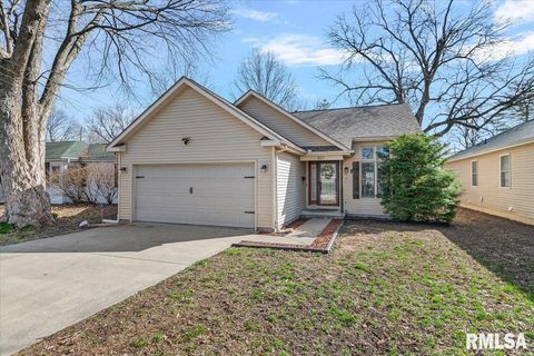 Homes For Sale - 407 S 7th Street<br/> Sangamon County, Auburn, IL 62615