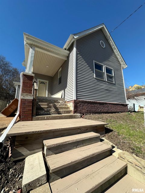 Homes For Sale - 1213 NE Glendale Avenue<br/> Peoria County, Peoria, IL 61603