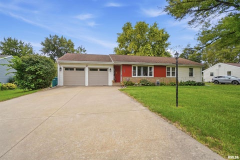 Homes For Sale - 1322 E Valley Shore Drive<br/> Peoria, IL 61615