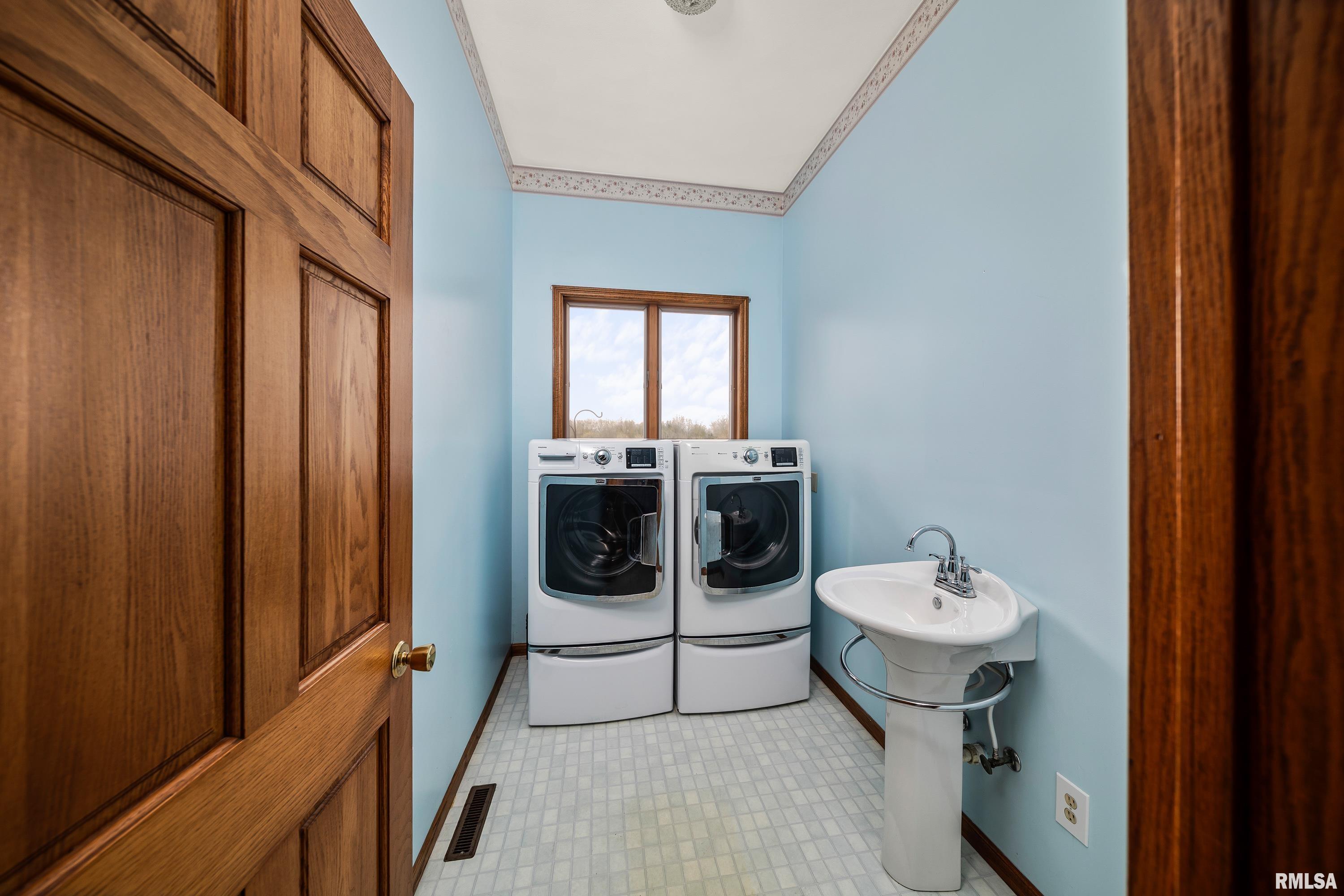 315 W Mayne Street, Blue Grass, Iowa image 33