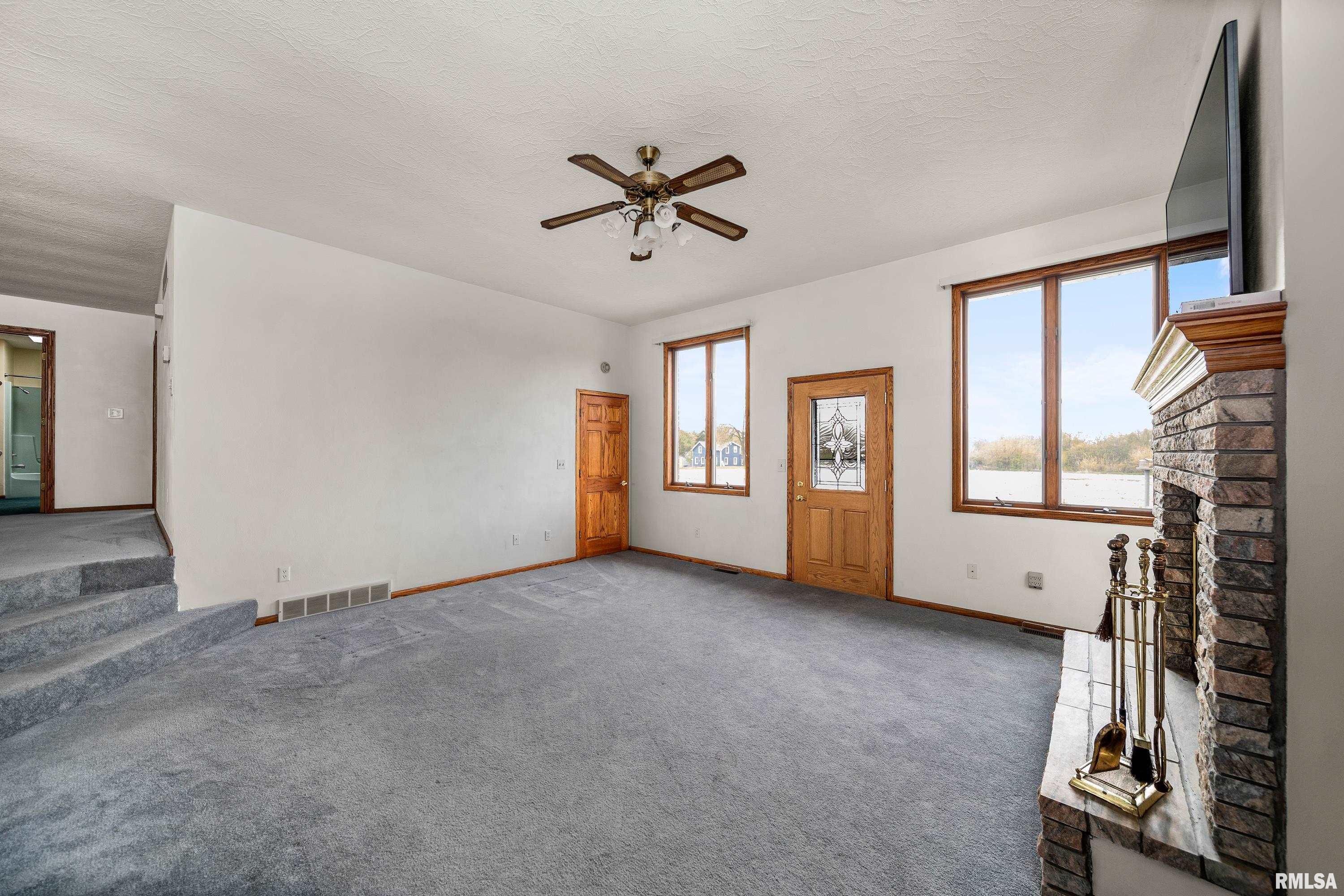 315 W Mayne Street, Blue Grass, Iowa image 20