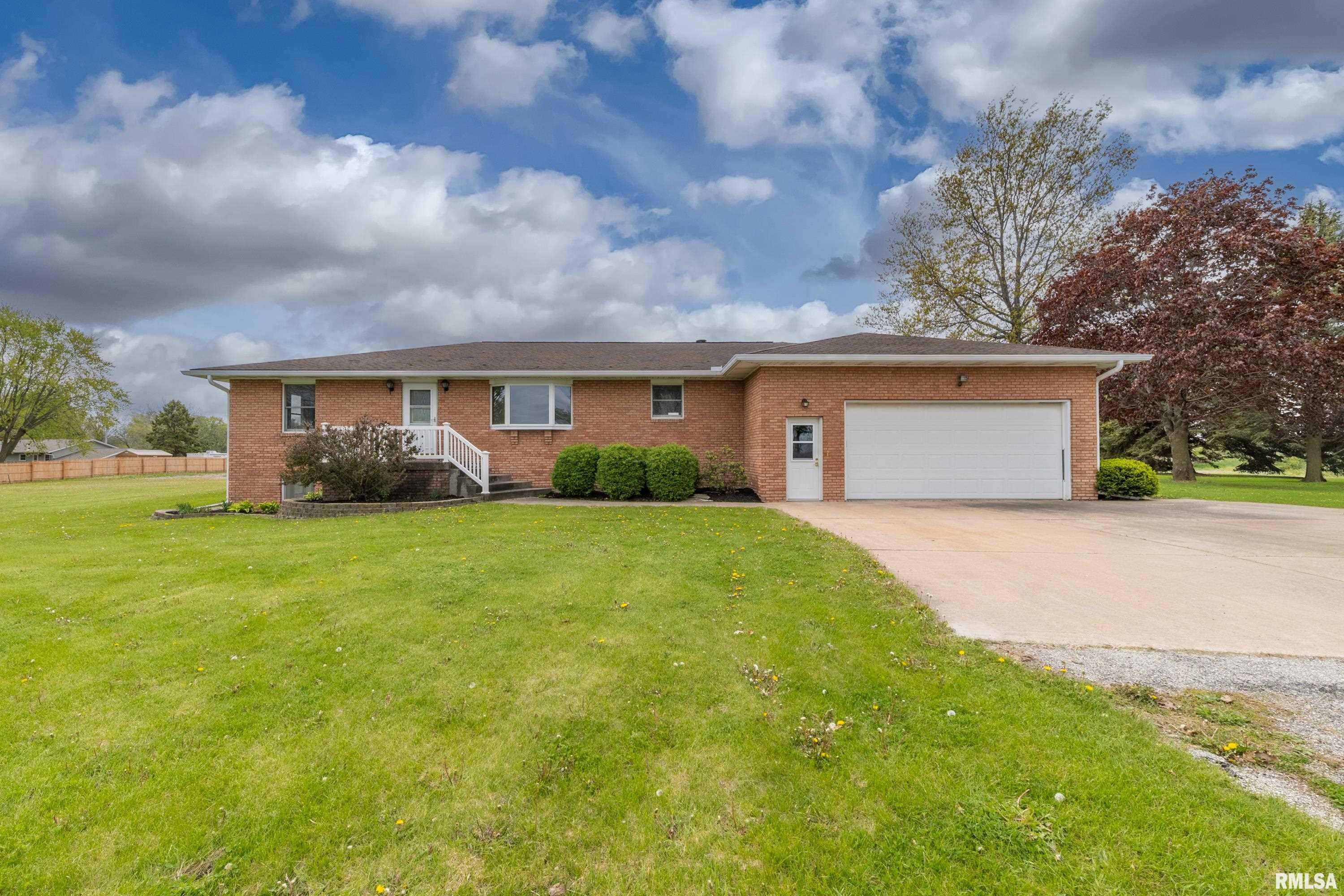 315 W Mayne Street, Blue Grass, Iowa image 3