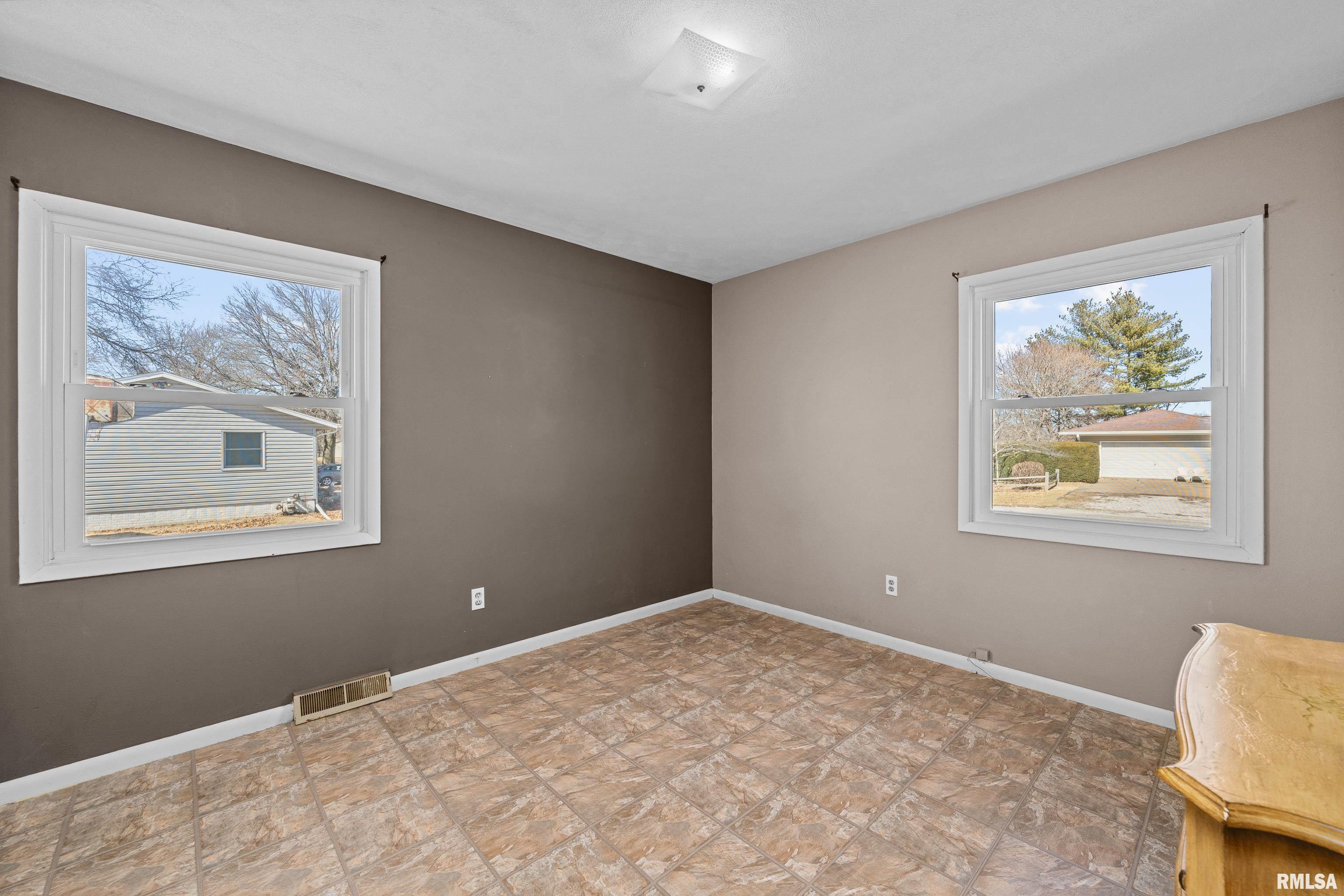 1105 12th Street, Viola, Illinois image 10