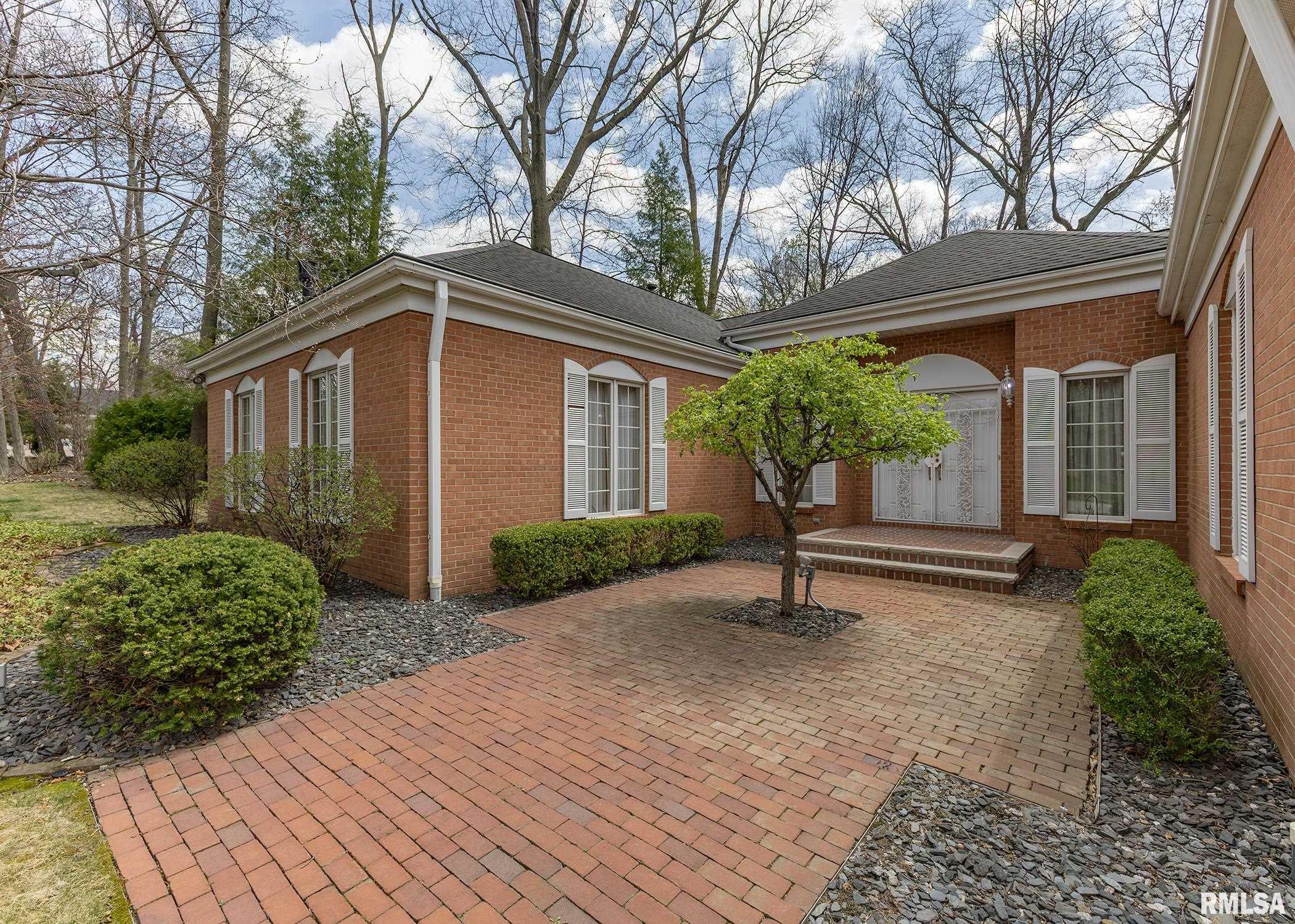 4 Timberwood Court, Moline, Illinois image 3