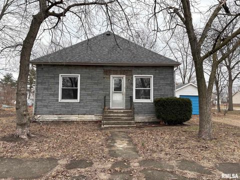 Homes For Sale - 207 N 1st Street<br/> Montgomery County, Witt, IL 62094