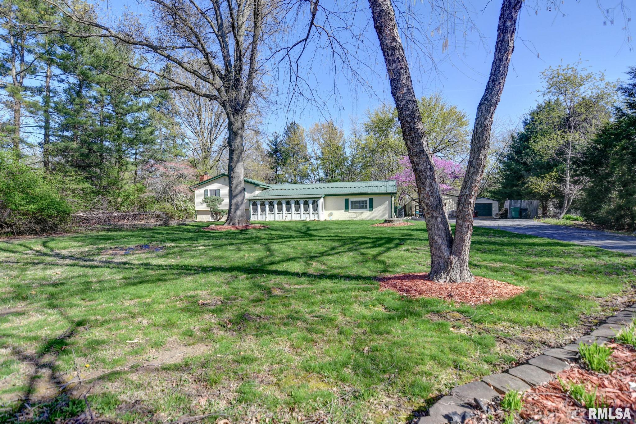 615 N Leland Lane, Taylorville, Illinois image 5