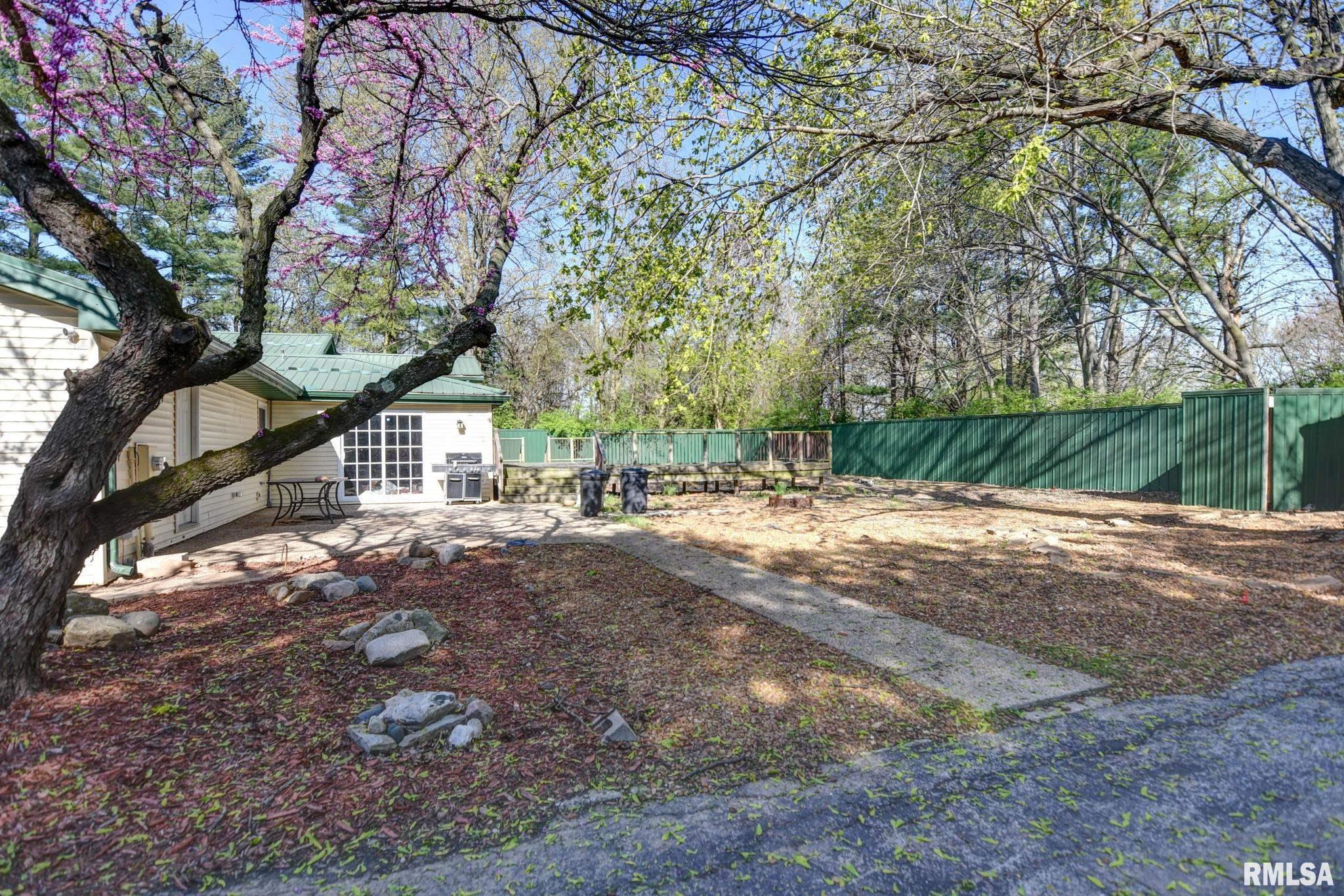 615 N Leland Lane, Taylorville, Illinois image 7