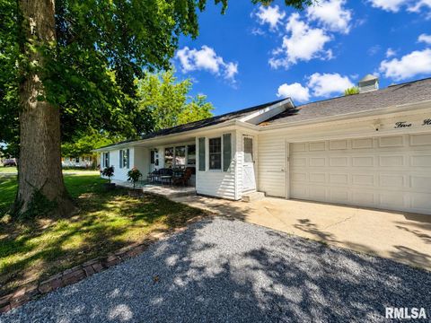 Homes For Sale - 500 N 8th Street<br/> Williamson County, Herrin, IL 62948
