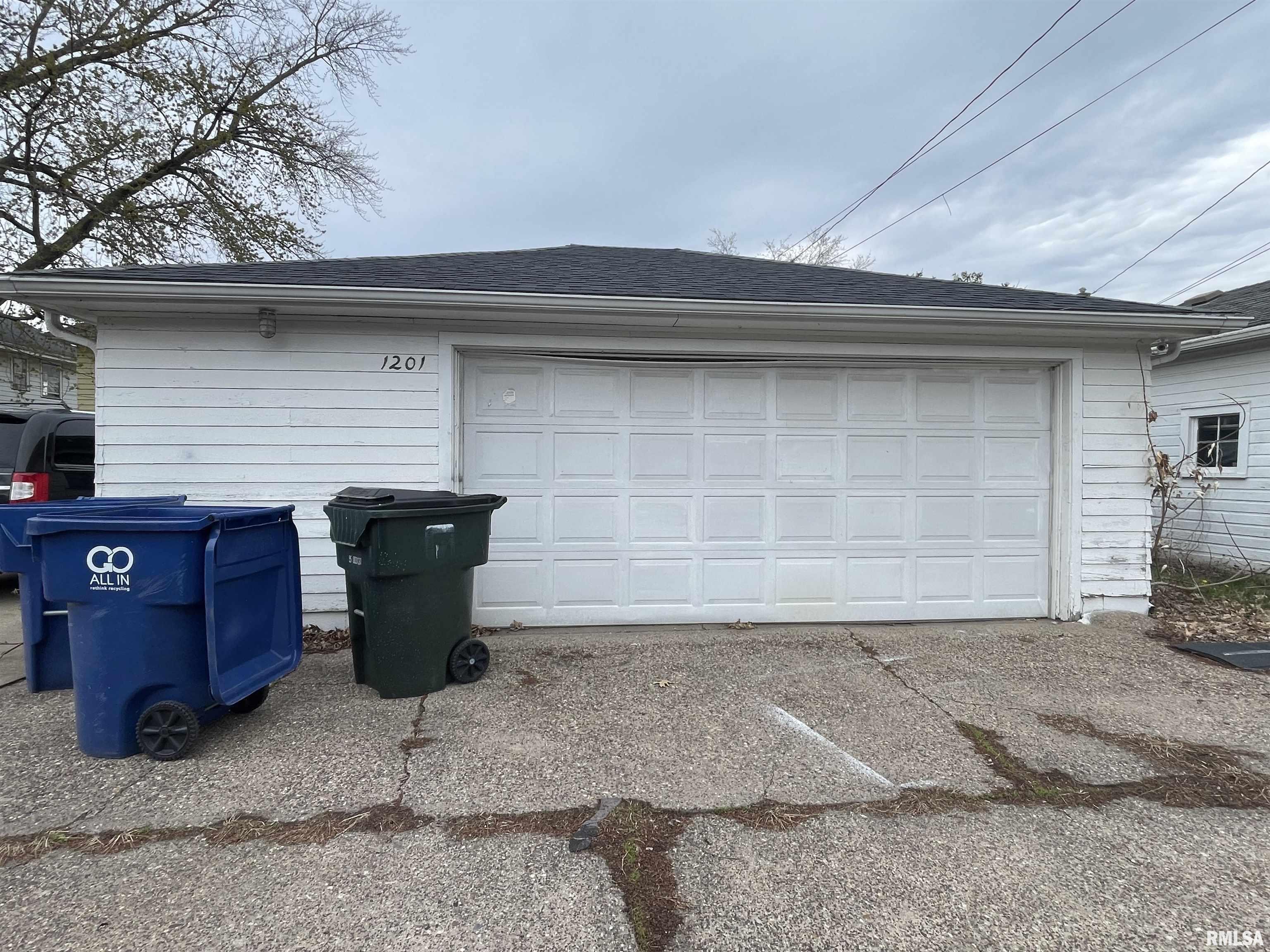 1201 W 17th Street, Davenport, Iowa image 2