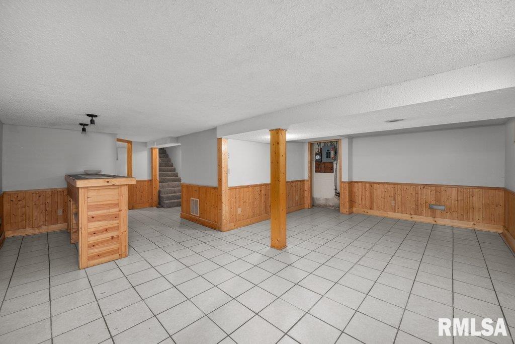 2122 N Fairmount Street, Davenport, Iowa image 17