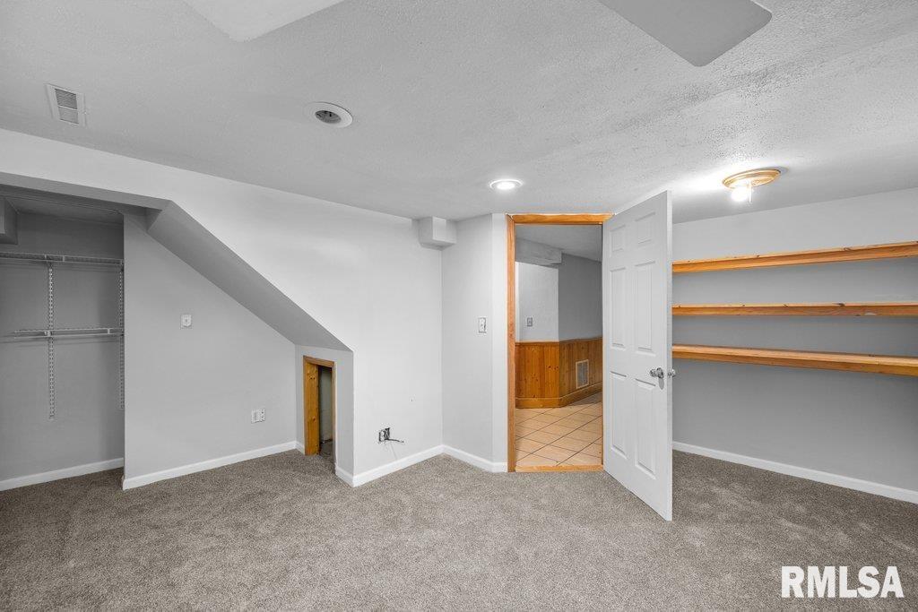 2122 N Fairmount Street, Davenport, Iowa image 5