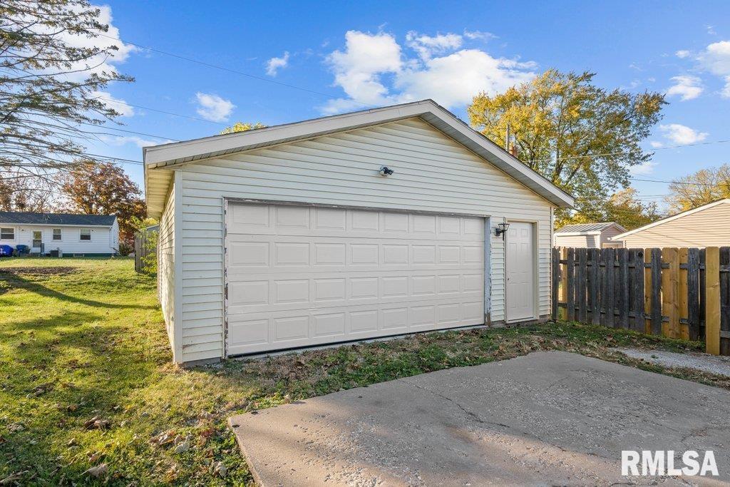 2122 N Fairmount Street, Davenport, Iowa image 22