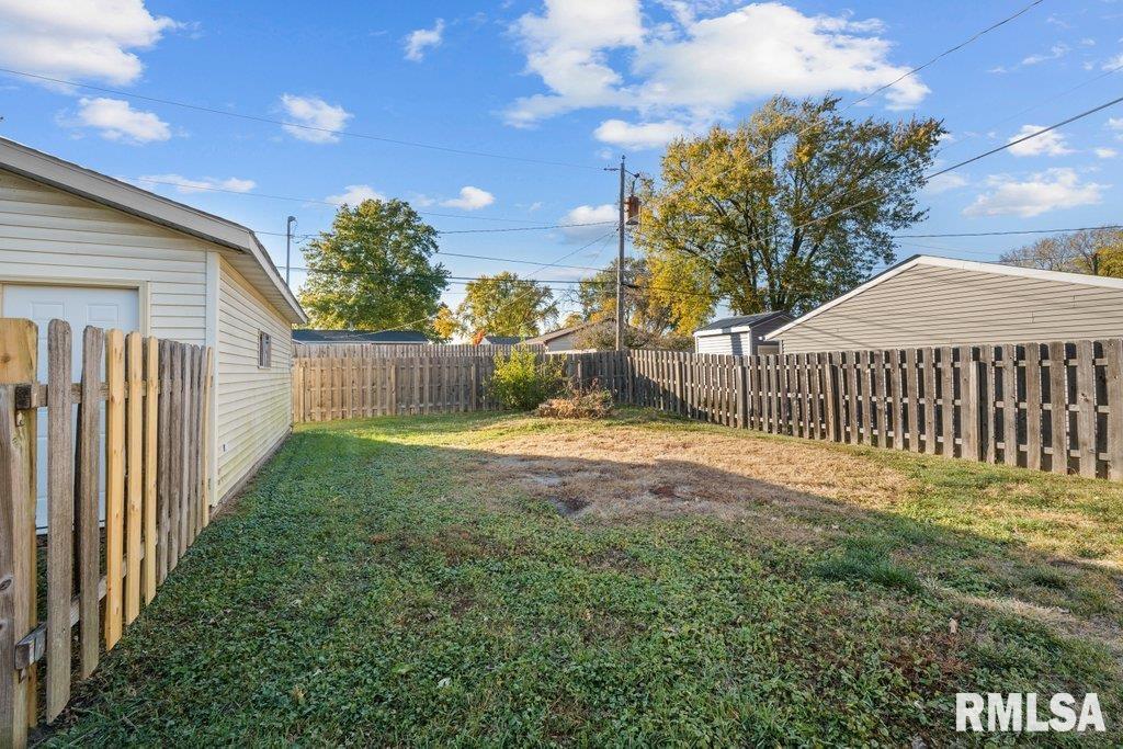2122 N Fairmount Street, Davenport, Iowa image 20
