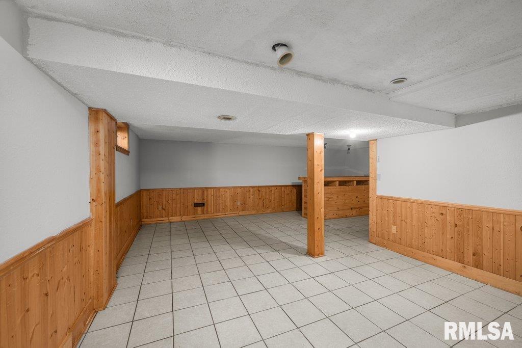 2122 N Fairmount Street, Davenport, Iowa image 18