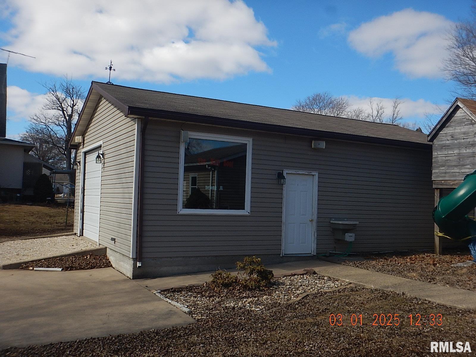 704 Fulton Street, Delong, Illinois image 4