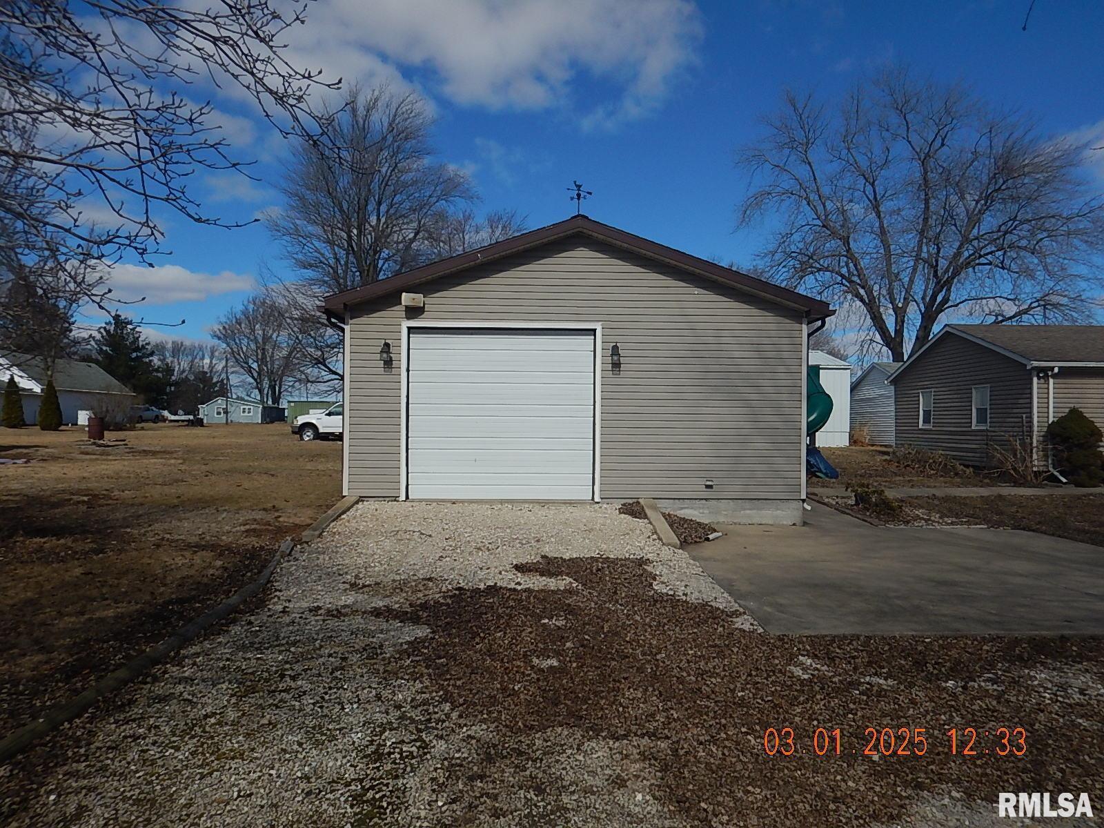 704 Fulton Street, Delong, Illinois image 6